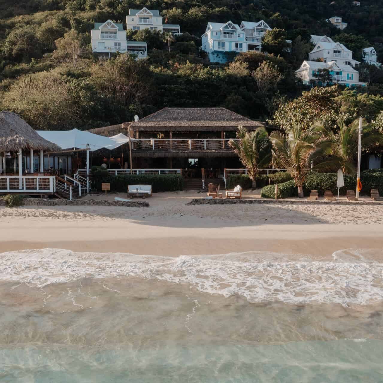 LONG BAY BEACH RESORT - JOHNNYS BEACH BAR